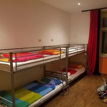 Riva Hostel *