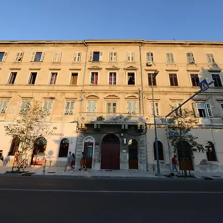 Riva Hostel *