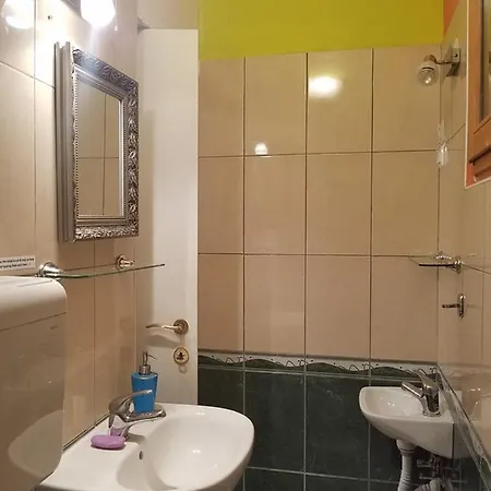 Riva Hostel *